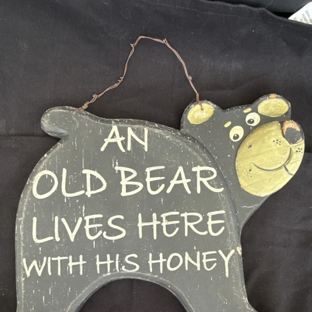 Cina Wholesale Inc. Bear Shaped Wood Hanging Sign Painted Wall‎ Decor
